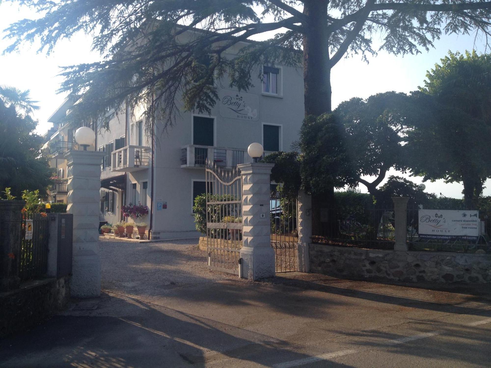 Betty'S House Bed & Breakfast Lazise Dış mekan fotoğraf